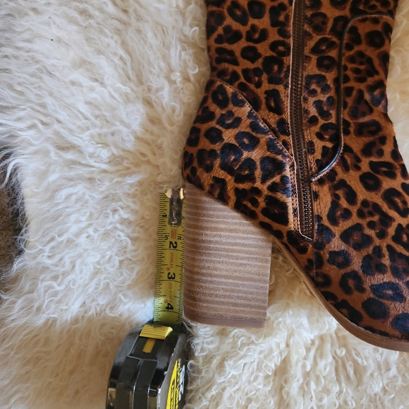 NWOT $329 BILL BLASS Women's Brown Calf Hair Leopard Knee High Boots Size 8.5M - Picture 8 of 10